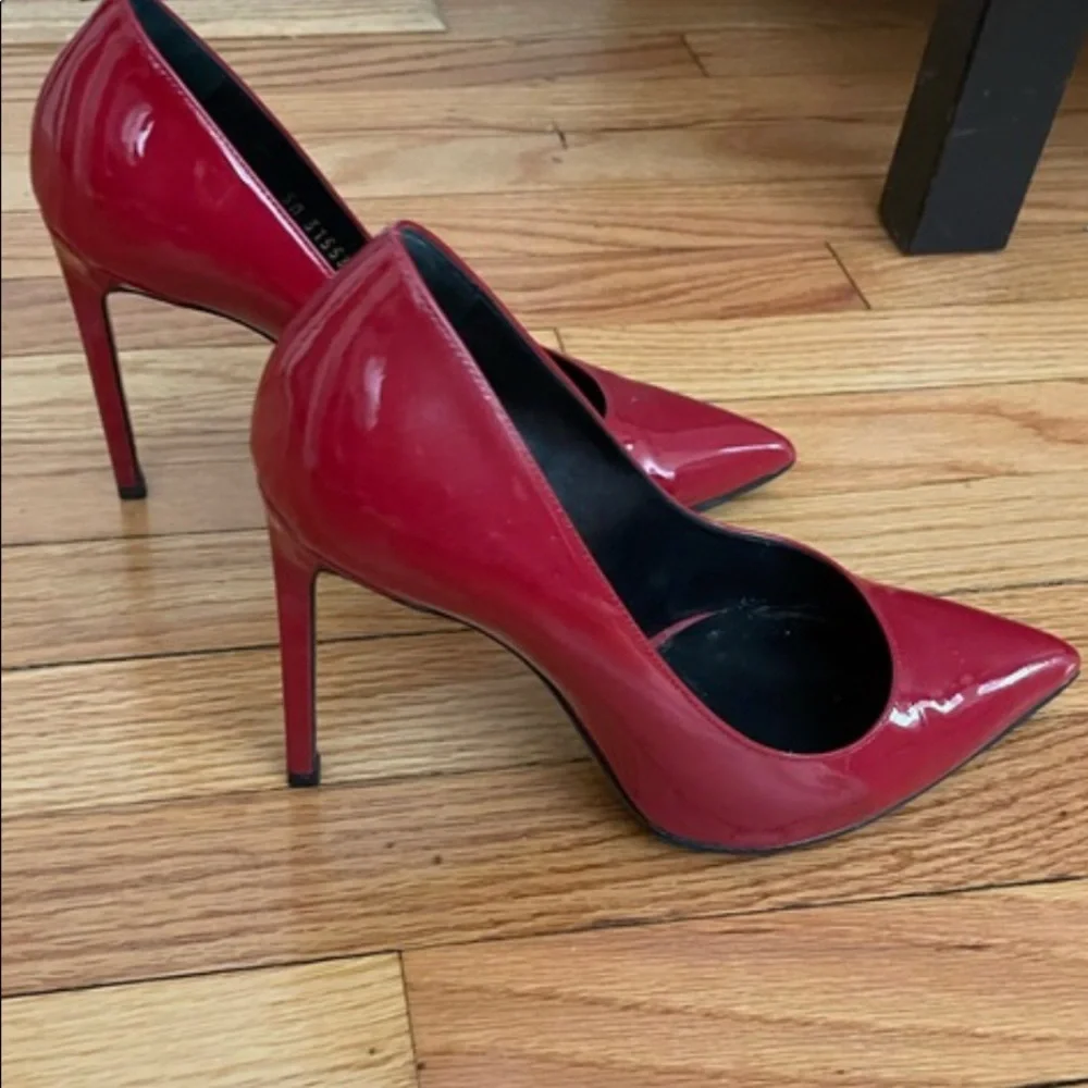 100% authentic YSL cherry red patent leather  pumps. Excellent condition. - Picture 3 of 5